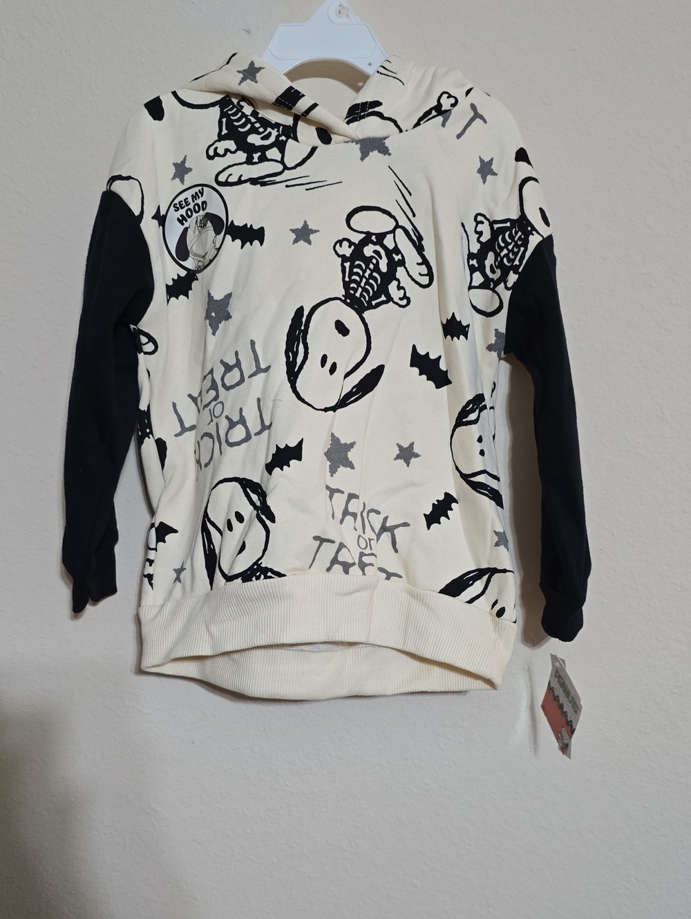 NWT Peanuts Kids Cream & Black Halloween Graphic Hoodie Size 5T